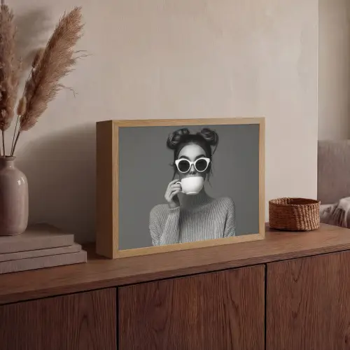 Vrouw - Koffie - Zwart - Wit Light Box met batterij (Wandlamp) middel -sfeer2