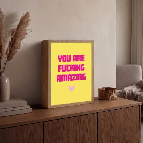 Geel - Valentijn - Tekst Light Box met batterij (Wandlamp) middel -sfeer2
