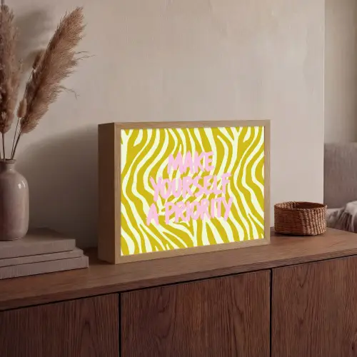 Zebraprint - Priority - Roze Light Box met batterij (Wandlamp) middel -sfeer2