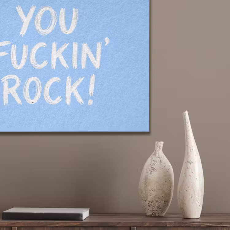 Blauw - Wit - You fuckin rock PET vilt klein -sfeer6_closeup