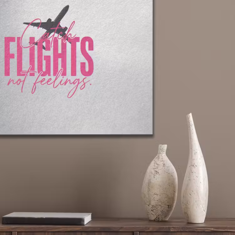 Catch flights not feelings - Vliegtuig - Roze PET vilt klein -sfeer6_closeup