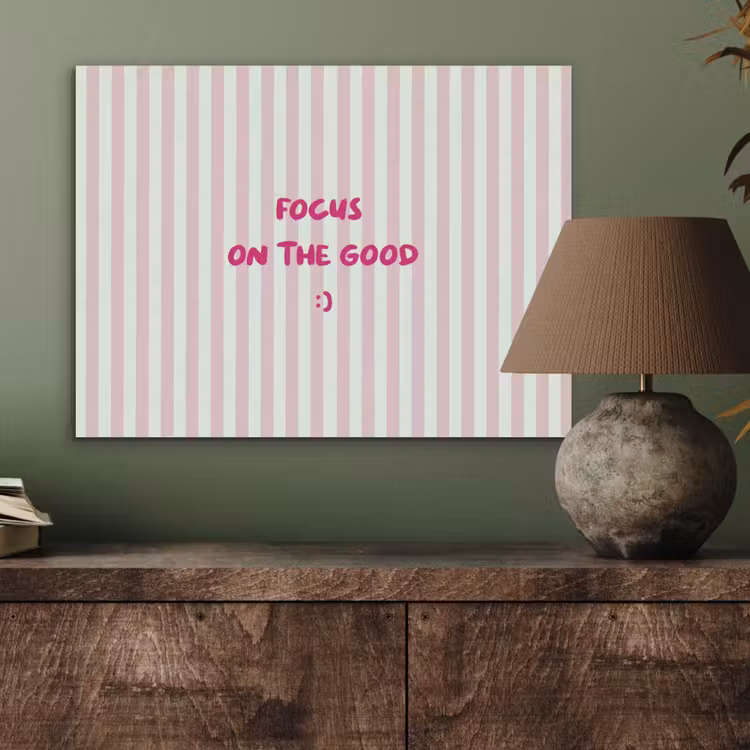 Focus on the good - Strepen - Roze - Smiley PET vilt klein -sfeer2