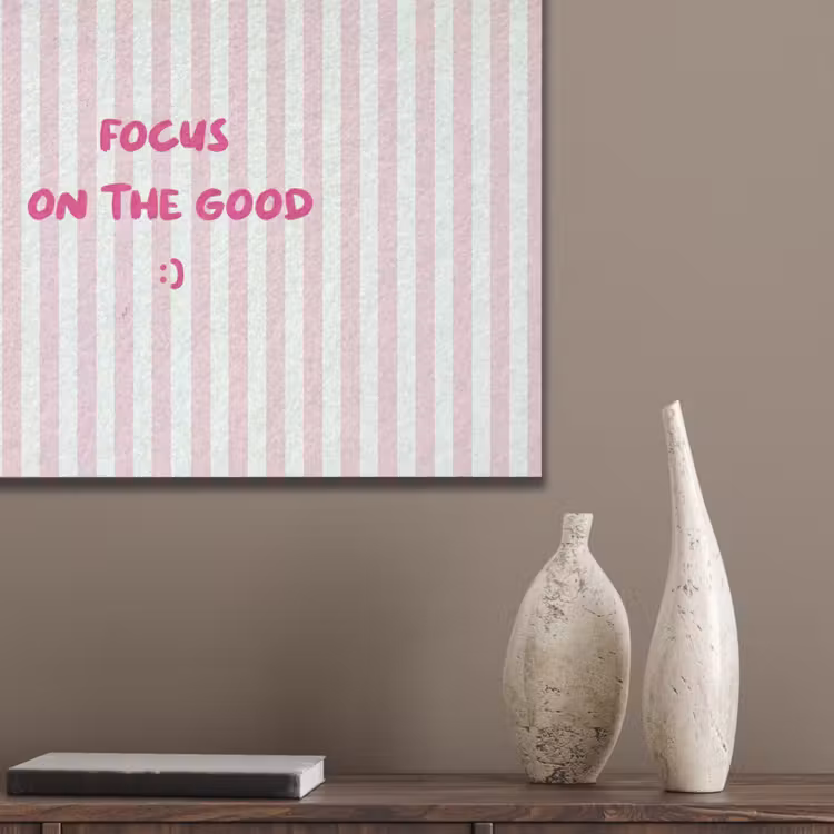 Focus on the good - Strepen - Roze - Smiley PET vilt klein -sfeer6_closeup