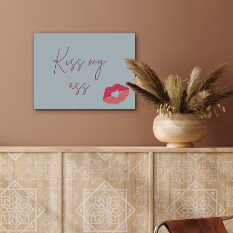 Kiss my ass - Lip - Blauw PET vilt klein -sfeer4
