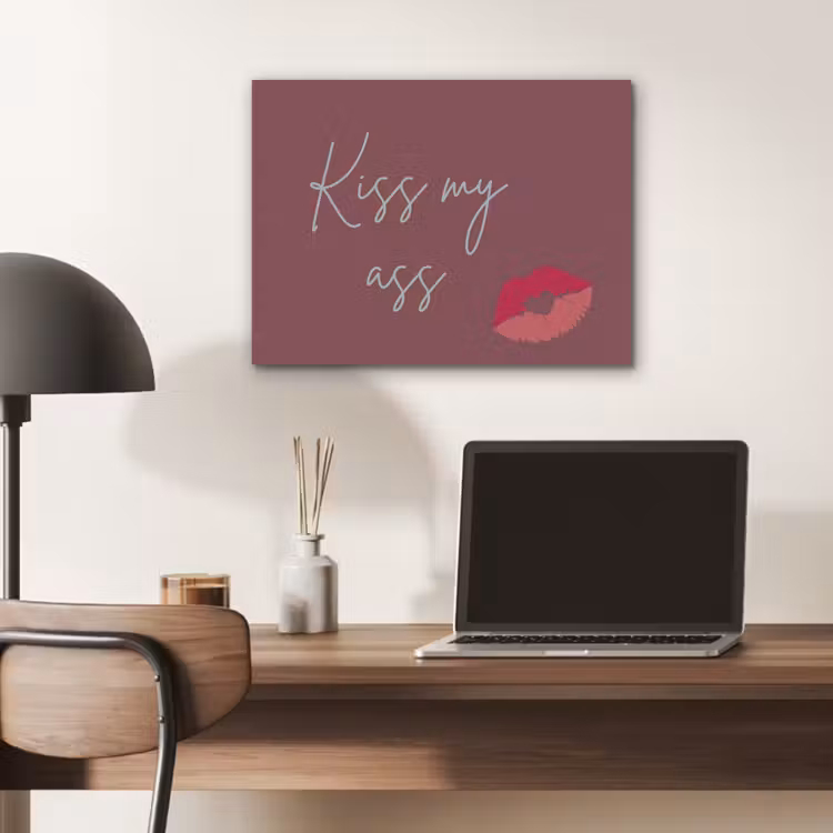 Kiss my ass - Lip - Bordeaux PET vilt klein -sfeer5