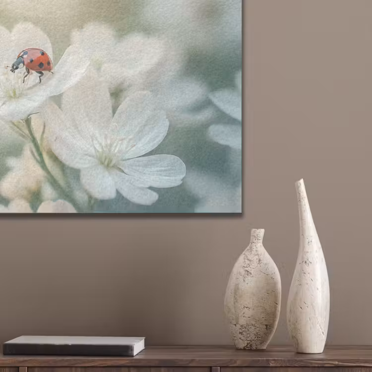 Lieveheersbeestje - Bloemen - Wit PET vilt klein -sfeer6_closeup