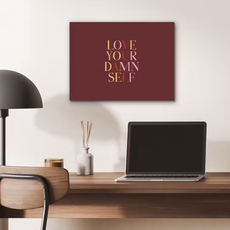 Love your damn self - Kleurrijk - Bordeaux PET vilt klein -sfeer5