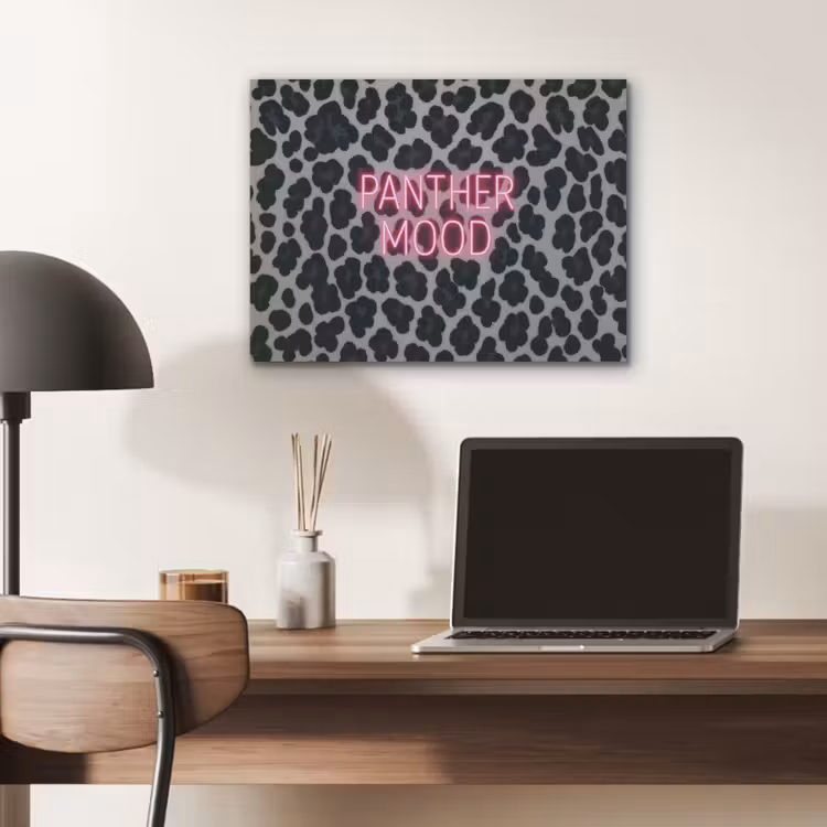 Panterprint - Zwart - Neonletters - Roze PET vilt klein -sfeer5