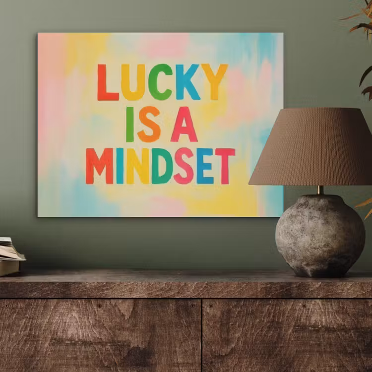 Quote - Lucky - Regenboogkleuren PET vilt klein -sfeer2