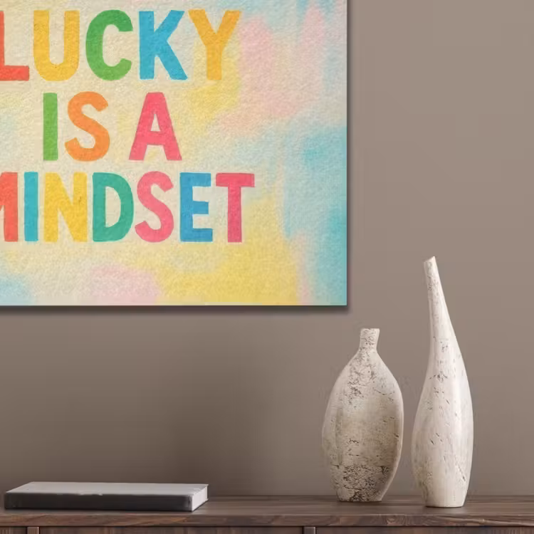 Quote - Lucky - Regenboogkleuren PET vilt klein -sfeer6_closeup