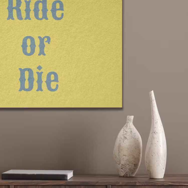 Ride or die - Geel - Blauw PET vilt klein -sfeer6_closeup
