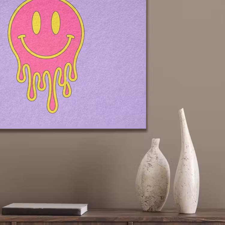 Smiley - Drip - Neon PET vilt klein -sfeer6_closeup
