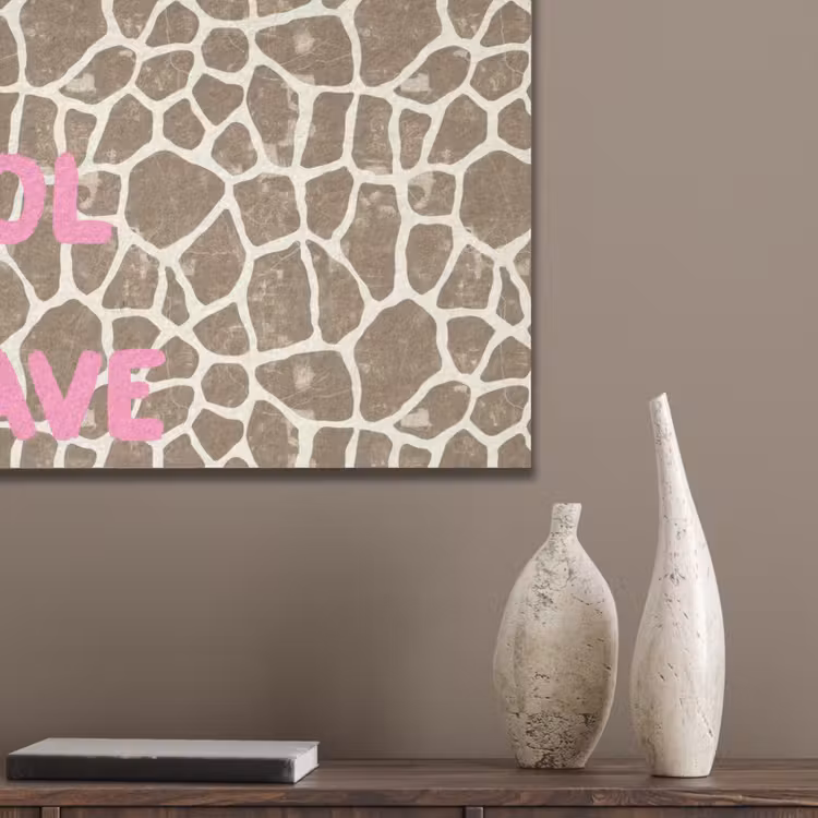 Tekst - Be cool or leave - Roze - Giraffenprint PET vilt klein -sfeer6_closeup