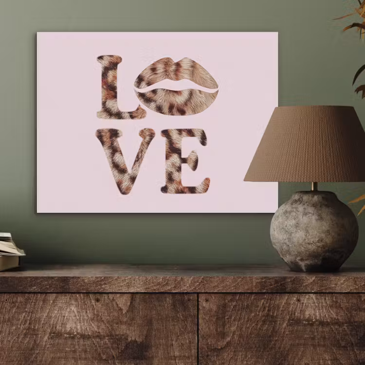 Tekst - Love - Pantervacht - Lichtroze PET vilt klein -sfeer2
