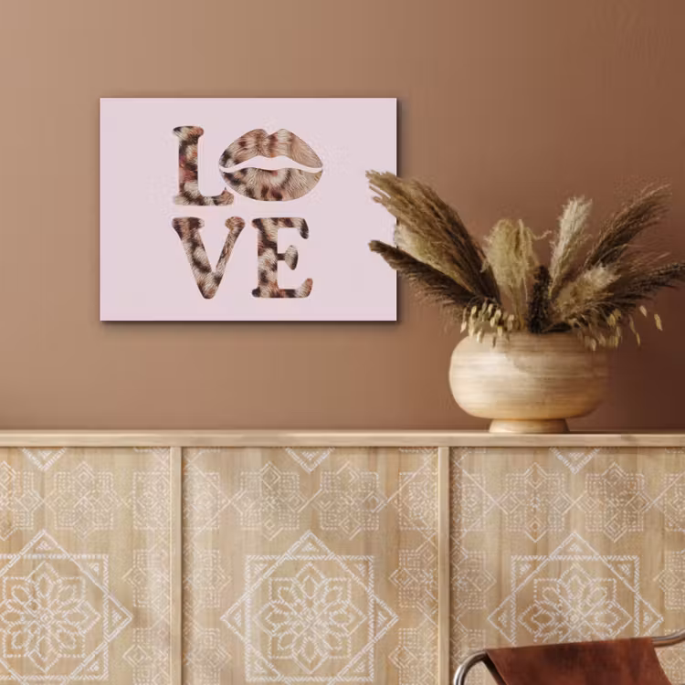 Tekst - Love - Pantervacht - Lichtroze PET vilt klein -sfeer4