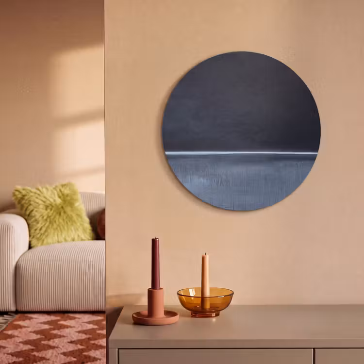 Abstract - Horizontale lijn - Minimalistisch - Donkerblauw - Kunst Akoestische PET Vilt - Rond klein -sfeer1