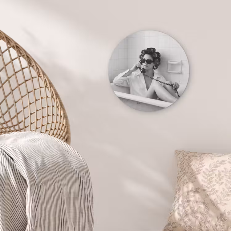 Bad - Vrouw - Zwart - Wit Akoestische PET Vilt - Rond klein -sfeer4