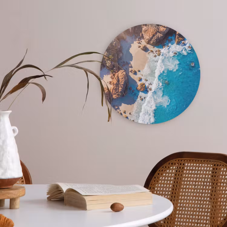 Strand - Zee - Rotsen - Natuur - Blauw Akoestische PET Vilt - Rond klein -sfeer3