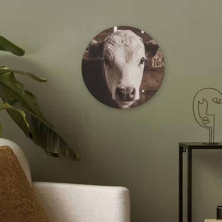 Kalf - Oormerk - Houten stal Akoestische PET Vilt - Rond klein -sfeer2