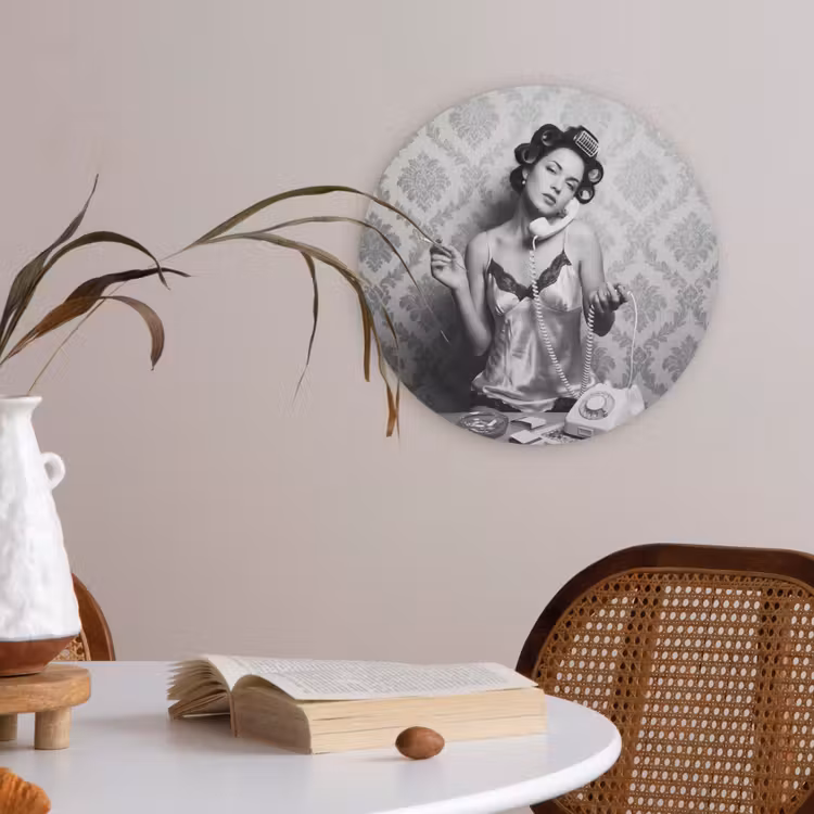 Chic - Vrouw - Zwart - Wit Akoestische PET Vilt - Rond klein -sfeer3