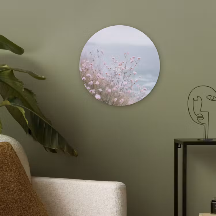 Klif - Bloemen - Zee - Roze Akoestische PET Vilt - Rond klein -sfeer2
