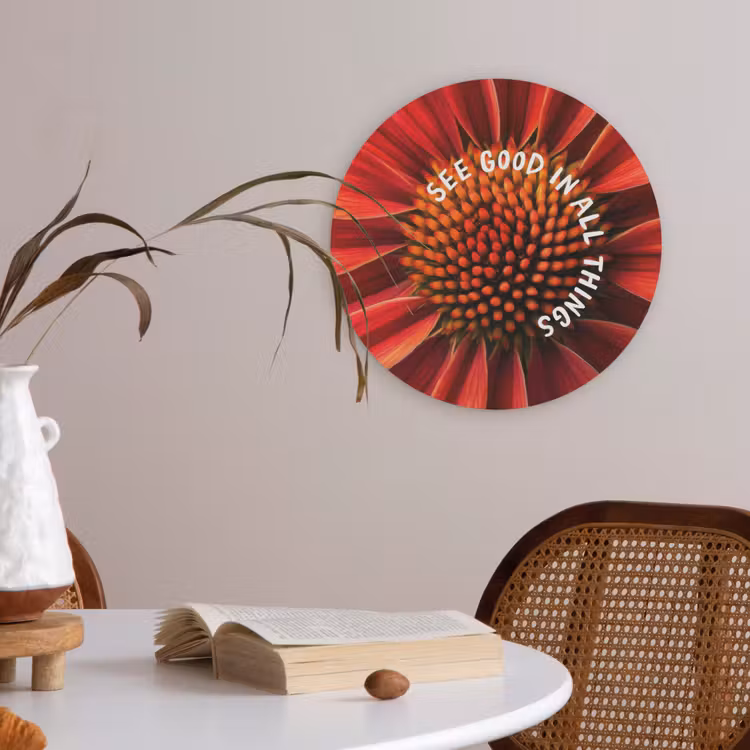Close up - Bloem - Quote - Rood Akoestische PET Vilt - Rond klein -sfeer3