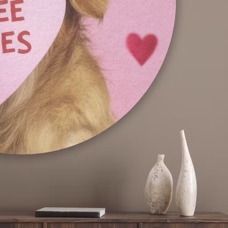 Hond - Kiss- Valentijn - Hartjes Akoestische PET Vilt - Rond klein -sfeer5_closeup