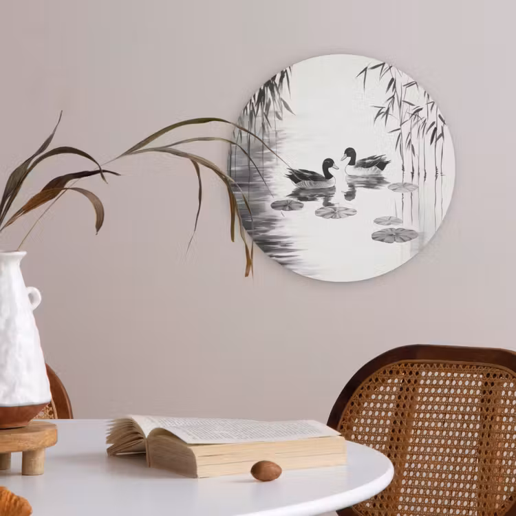 Eenden - Waterlelies - Riet - Zwart Akoestische PET Vilt - Rond klein -sfeer3