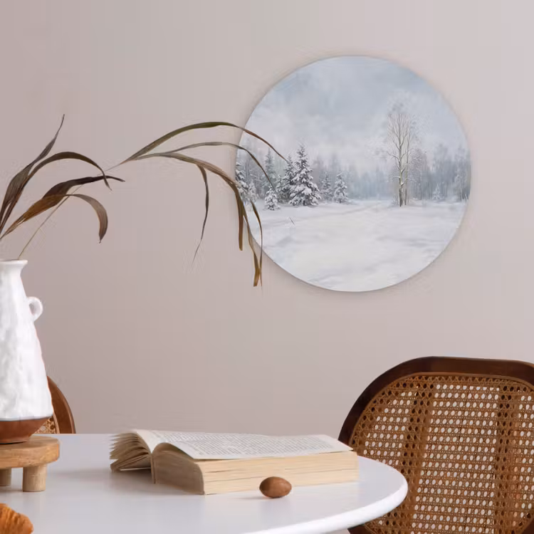 Bospad - Dennen - Sneeuw - Winter - Rustgevend Akoestische PET Vilt - Rond klein -sfeer3