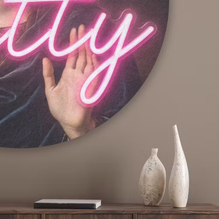Ironisch - Tekst - Neon Akoestische PET Vilt - Rond klein -sfeer5_closeup