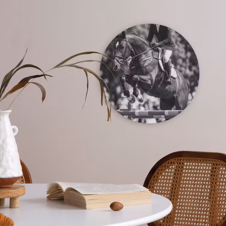 Springen - Paard - Zwart - Wit Akoestische PET Vilt - Rond klein -sfeer3