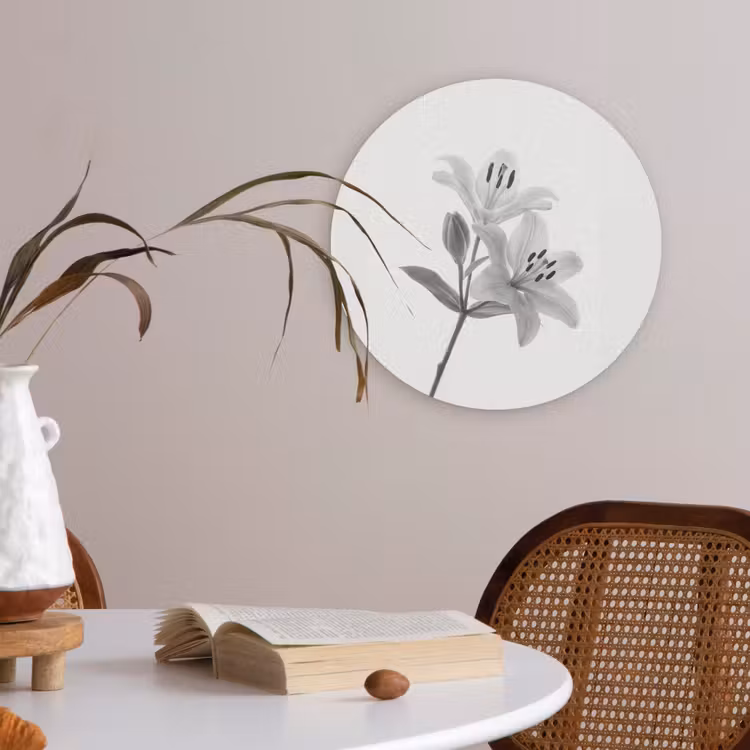 Lelies - Elegant - Zwart - Wit Akoestische PET Vilt - Rond klein -sfeer3