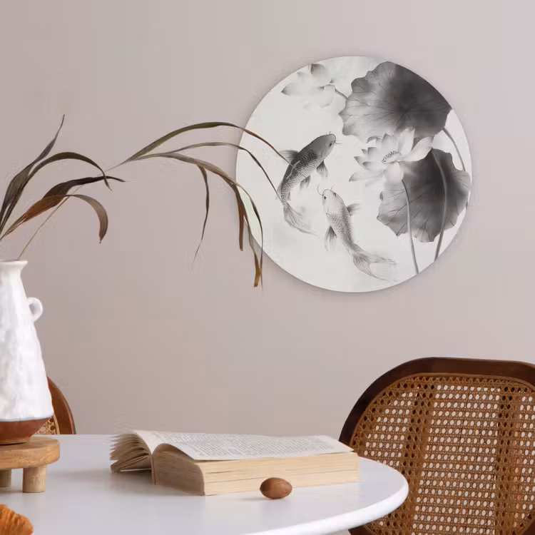 Lotusbloemen - Vissen - Bladeren - Zwart Akoestische PET Vilt - Rond klein -sfeer3
