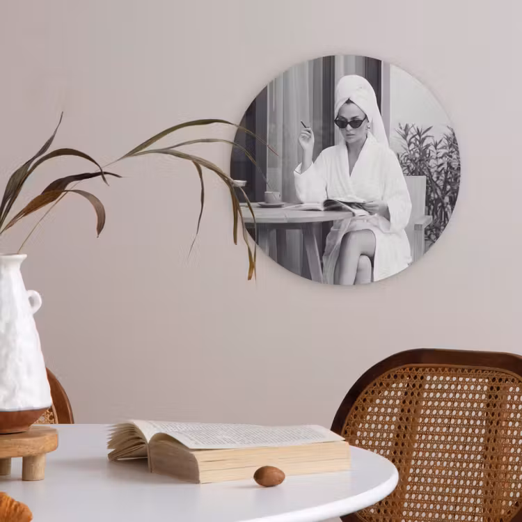 Modern - Vrouw - Zwart - Wit Akoestische PET Vilt - Rond klein -sfeer3