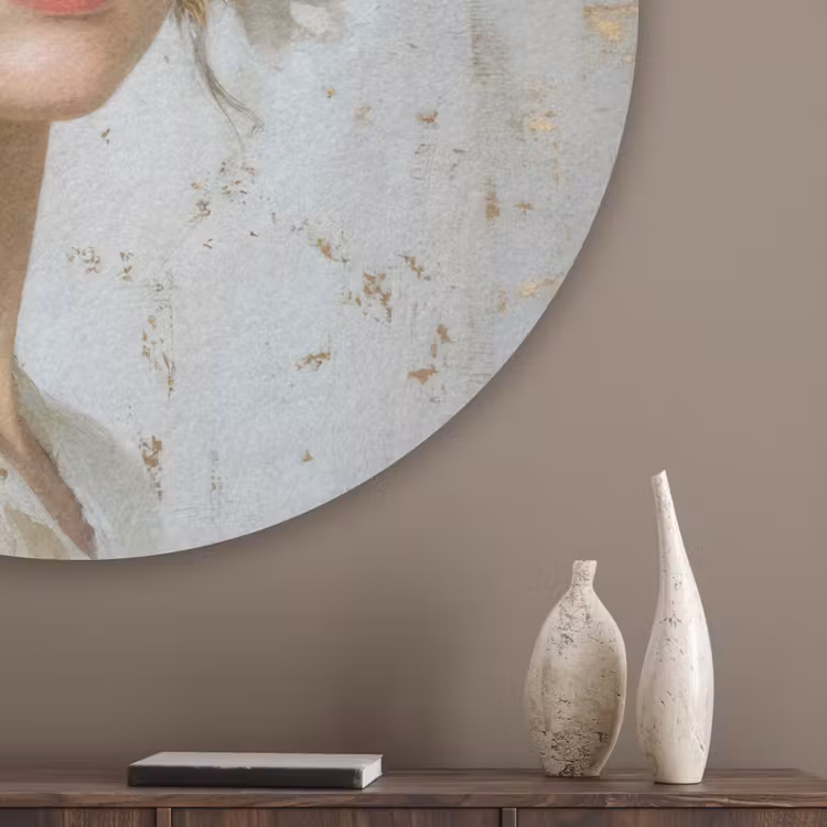 Schilderij - Vrouw - Zonnebril - Bloemenkrans Akoestische PET Vilt - Rond klein -sfeer5_closeup