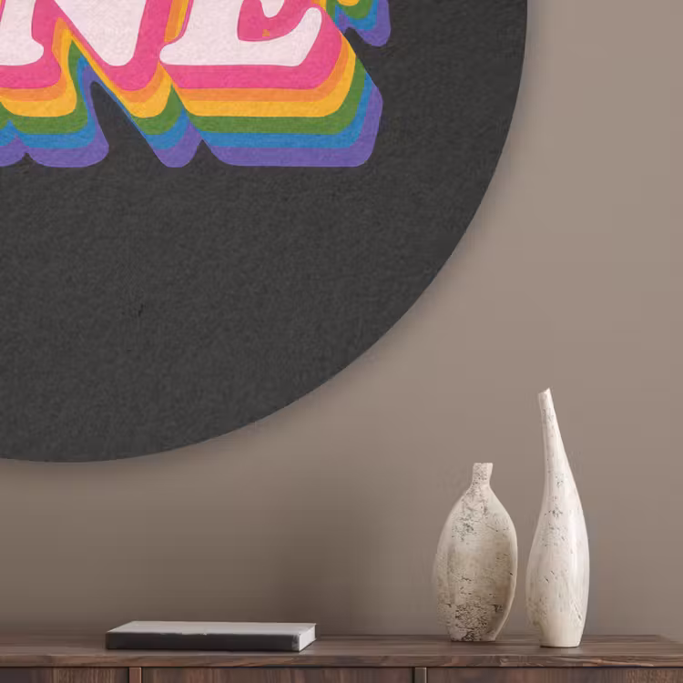 Quote - Regenboog - Roze - Zwart Akoestische PET Vilt - Rond klein -sfeer5_closeup