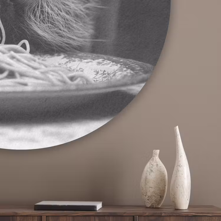 Wasbeer - Cute - Pasta - Tafelkleed - Zwart - Wit Akoestische PET Vilt - Rond klein -sfeer5_closeup