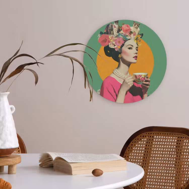 Retro - Vrouw - Stad - Zon Akoestische PET Vilt - Rond klein -sfeer3