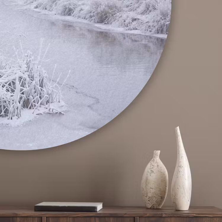 Rivier - Sneeuw - Bos - Winter - Schilderachtig Akoestische PET Vilt - Rond klein -sfeer5_closeup
