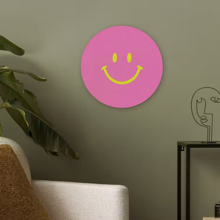 Smiley - Vrolijk - Roze Akoestische PET Vilt - Rond klein -sfeer2