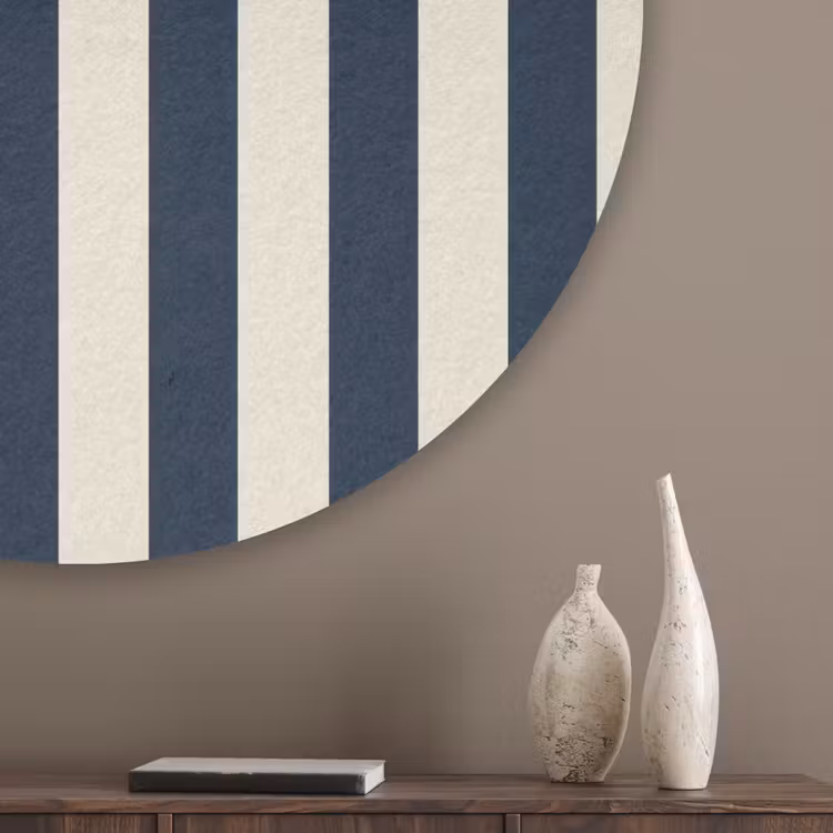 Verticale strepen - Blauw - Crème Akoestische PET Vilt - Rond klein 838 -sfeer5_closeup