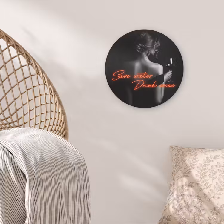 Wijn - Vrouw - Neon - Quote Akoestische PET Vilt - Rond klein -sfeer4