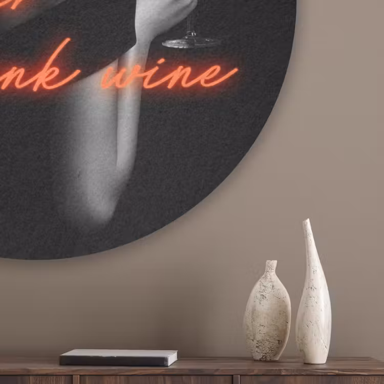Wijn - Vrouw - Neon - Quote Akoestische PET Vilt - Rond klein -sfeer5_closeup