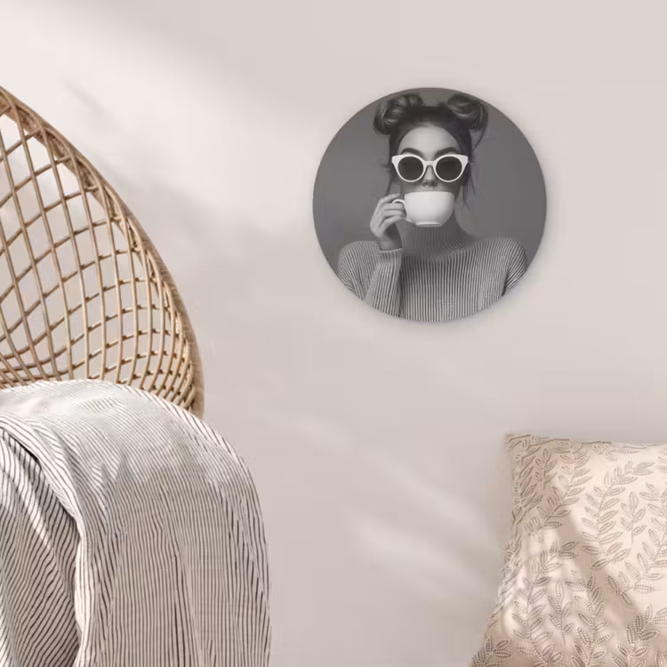 Vrouw - Koffie - Zwart - Wit Akoestische PET Vilt - Rond klein -sfeer4