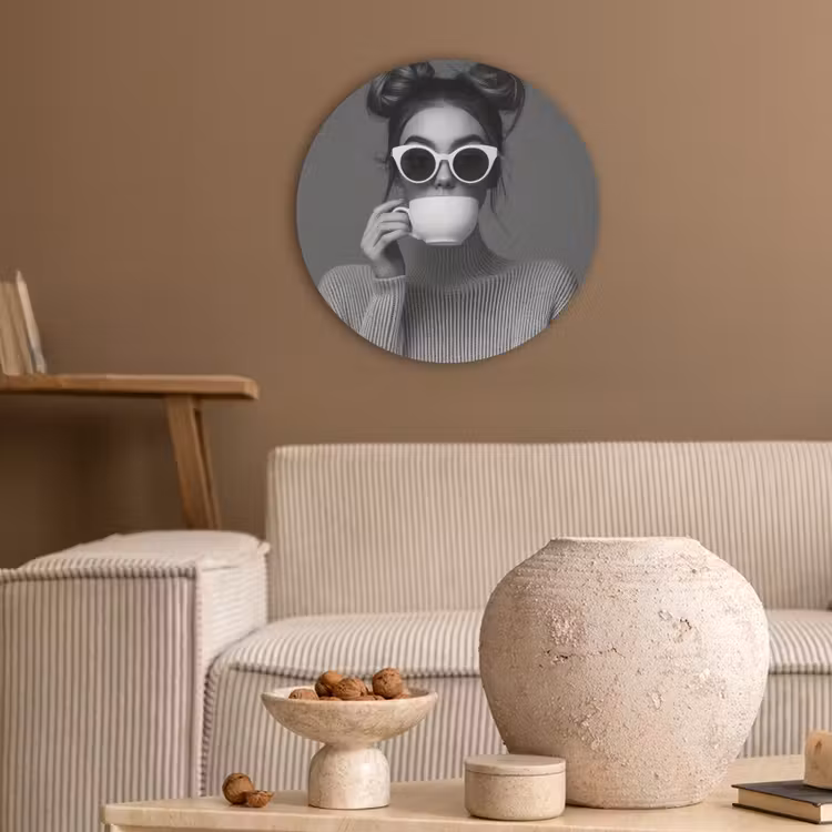 Vrouw - Koffie - Zwart - Wit Akoestische PET Vilt - Rond klein -sfeer1