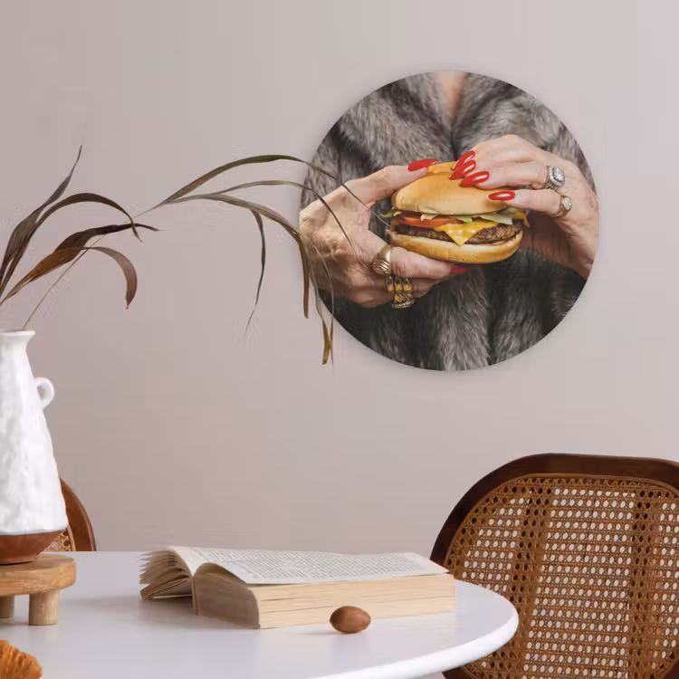 Vrouw - Hamburger - Bontjas Akoestische PET Vilt - Rond klein -sfeer3