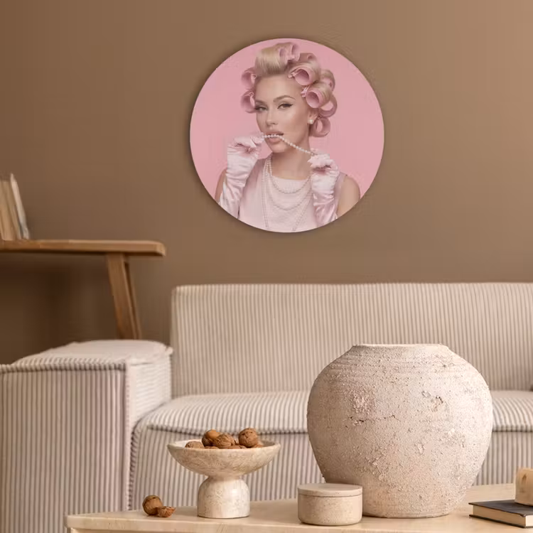 Vrouw - Roze - Parelketting - Krulspelden Akoestische PET Vilt - Rond klein -sfeer1