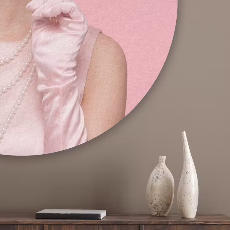 Vrouw - Roze - Parelketting - Krulspelden Akoestische PET Vilt - Rond klein -sfeer5_closeup