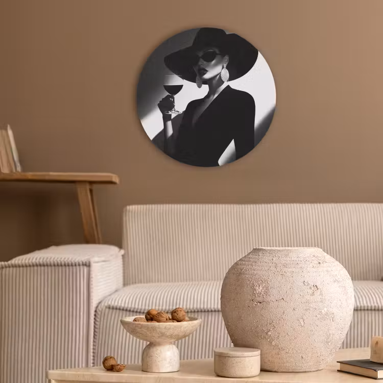 Vrouw - Wijn - Chic Akoestische PET Vilt - Rond klein -sfeer1