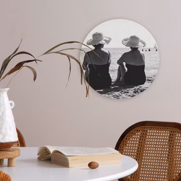 Vrouwen - Zonnehoed - Strand - Zwart - Wit Akoestische PET Vilt - Rond klein -sfeer3